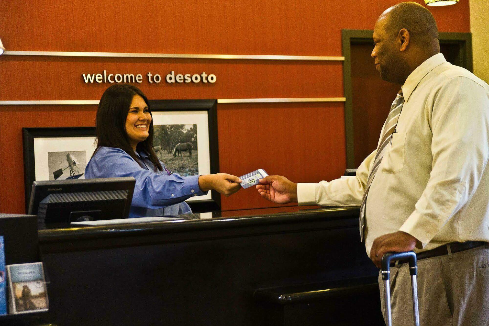 Hampton Inn & Suites Dallas-Desoto Dalaman gambar