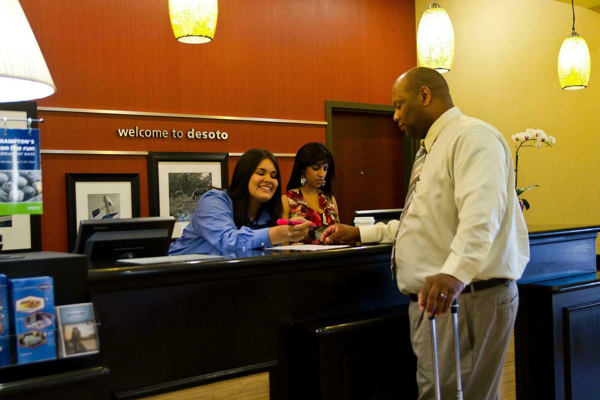 Hampton Inn & Suites Dallas-Desoto Dalaman gambar